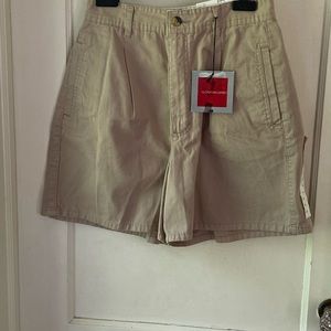NWT Gloria Vanderbilt Khaki Walking Shorts with double front pockets Sz 10